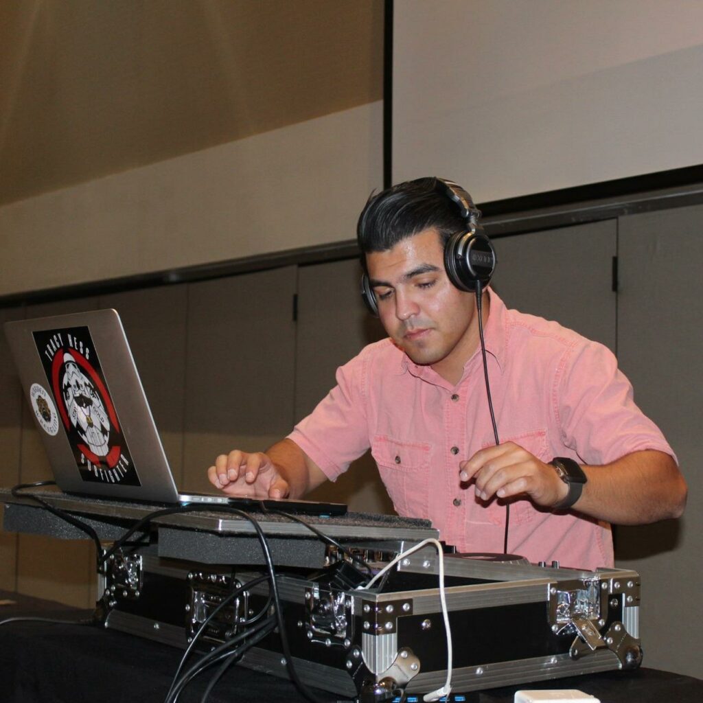 DJ Oscar in the mix